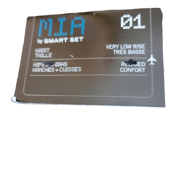 NEW WITH TAGS Mia by  Smart Set Gray very low rise relaxed womens capri pants - Picture 3 of 13